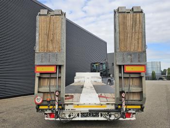 MAX 110 / 3 X STEERING AXLE / HYDRAULIC RAMP